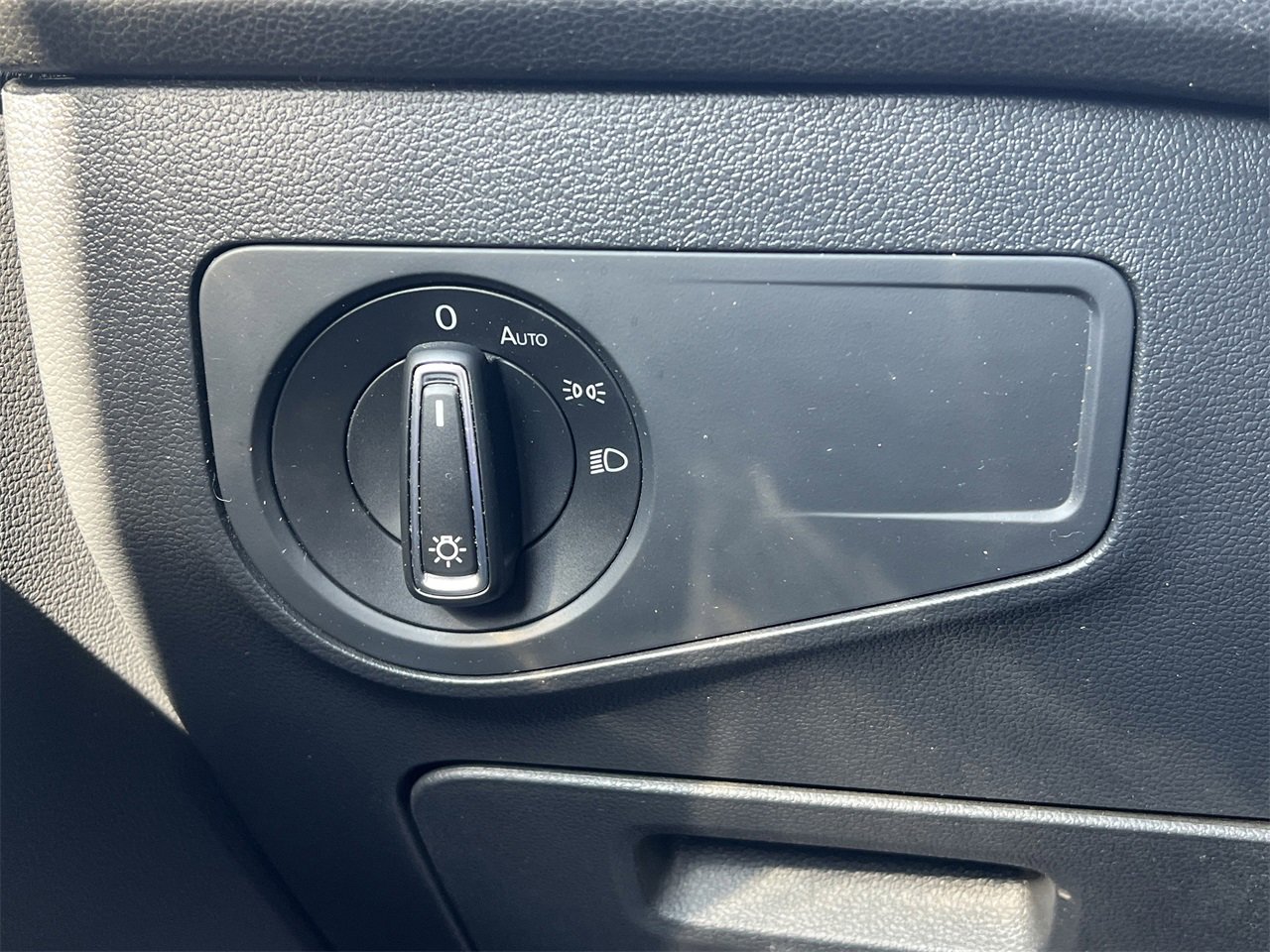 Used 2023 Volkswagen Tiguan SE image 13