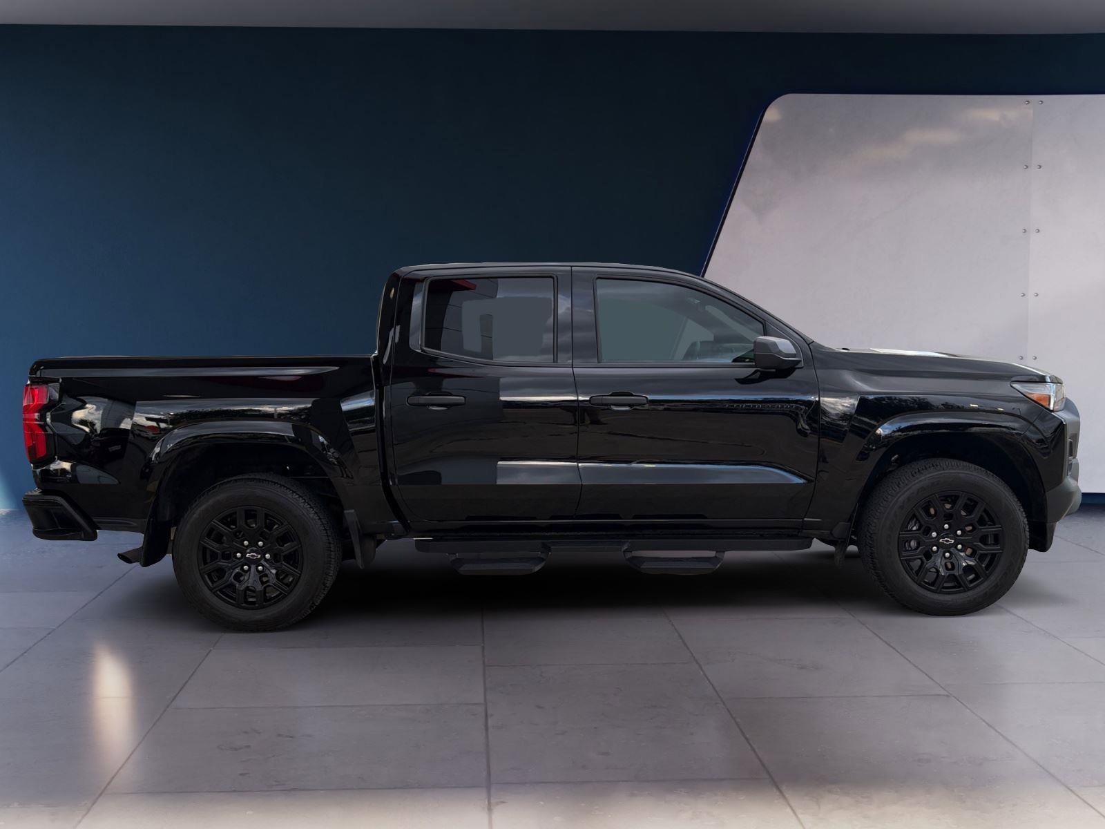 Used 2025 Chevrolet Colorado W/T w/ WT Custom Package RWD image 6