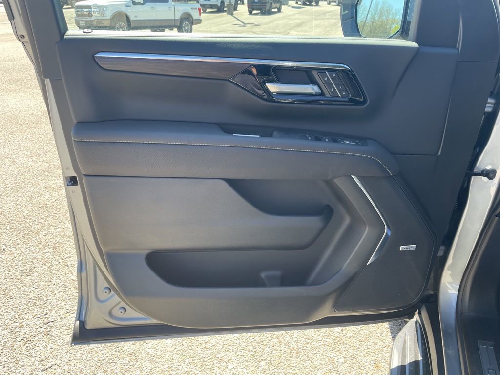 New 2026 Chevrolet Suburban Premier w/ Sun And Tow Package image 14