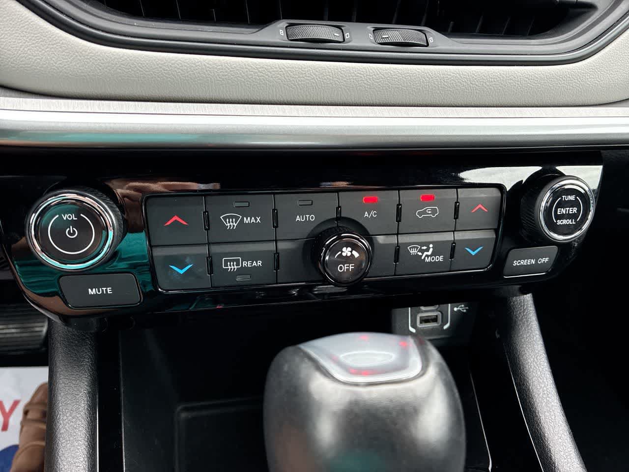 Used 2025 Jeep Compass Limited AWD/4WD image 17