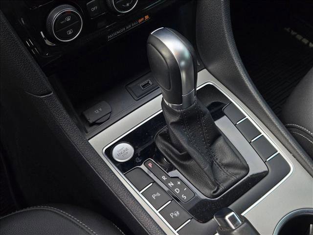 Used 2020 Volkswagen Passat 2.0T SEL image 16