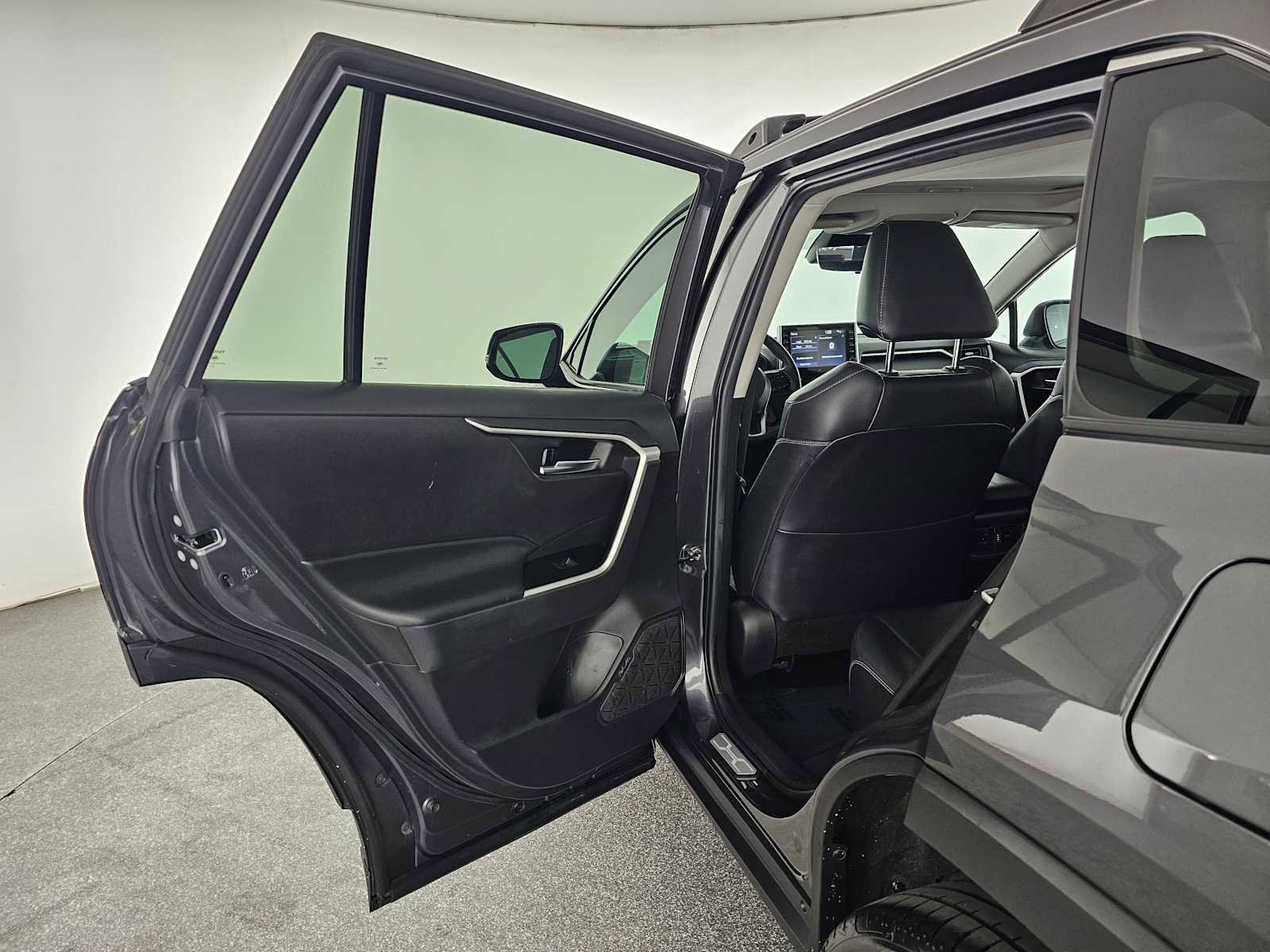 Used 2022 Toyota RAV4 XLE Premium image 15