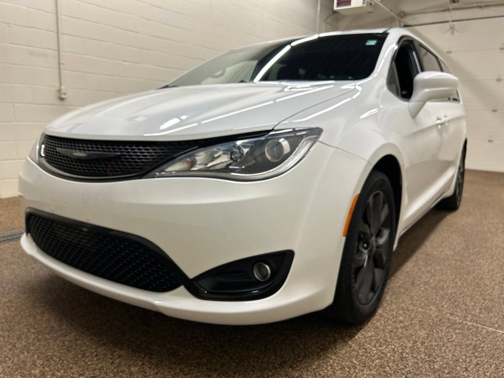 Used 2019 Chrysler Pacifica Touring Plus w/ S Appearance Package FWD image 5