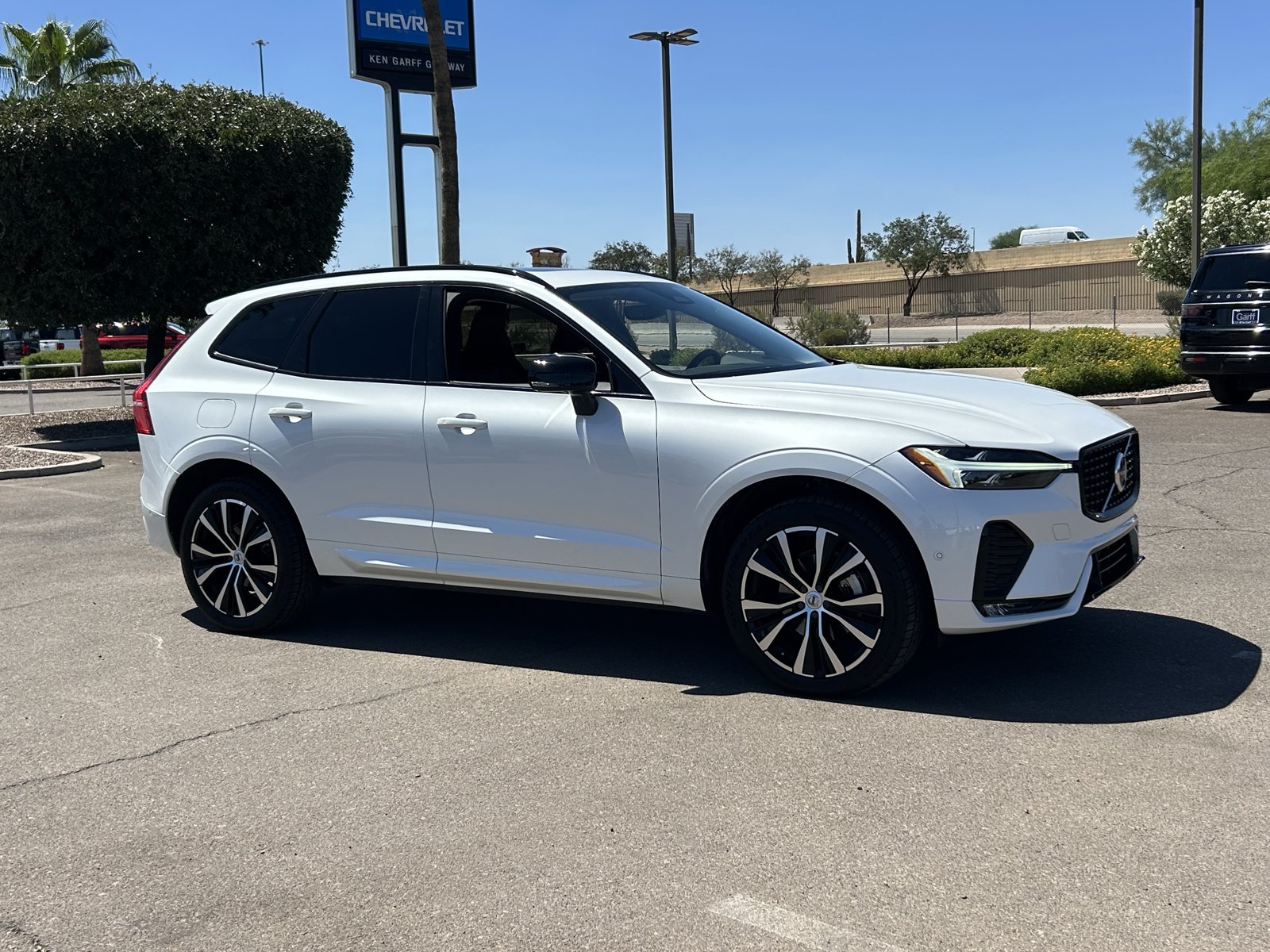 Used 2023 Volvo XC60 B5 Plus w/ Protection Package AWD/4WD image 7