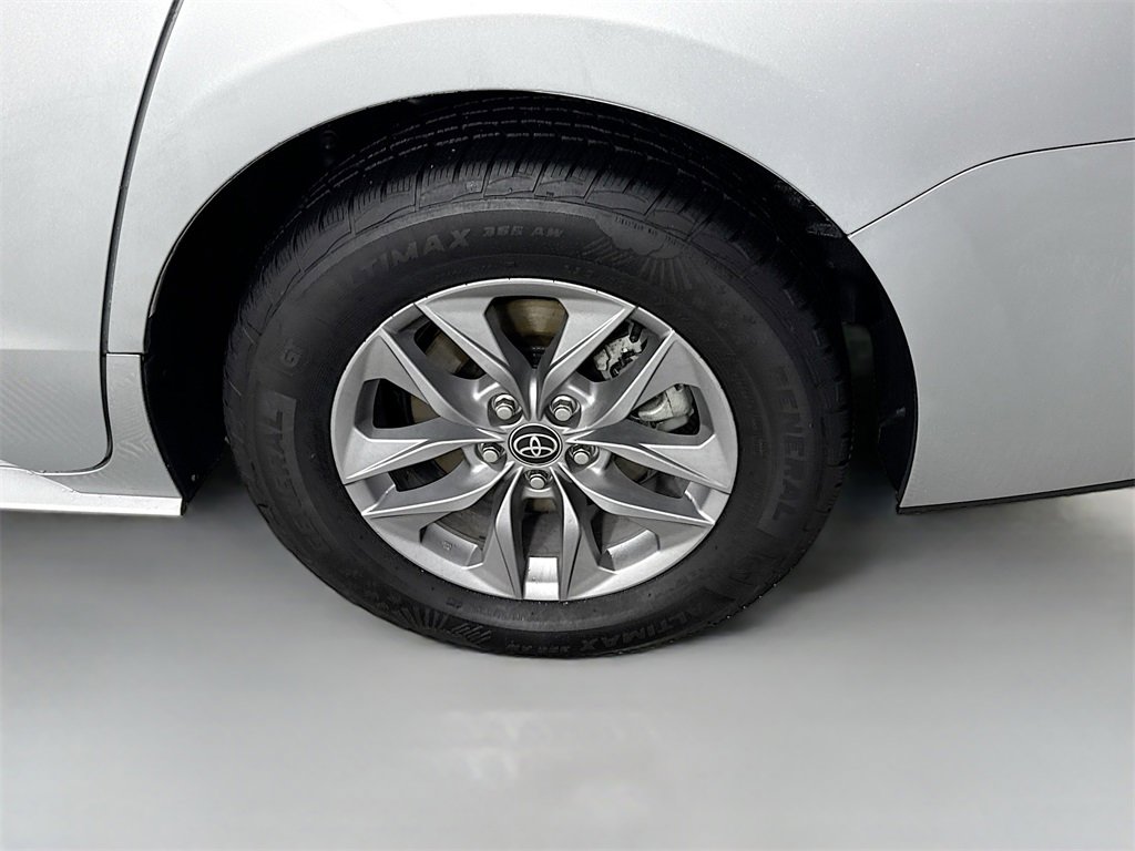 Used 2022 Toyota Sienna LE image 30