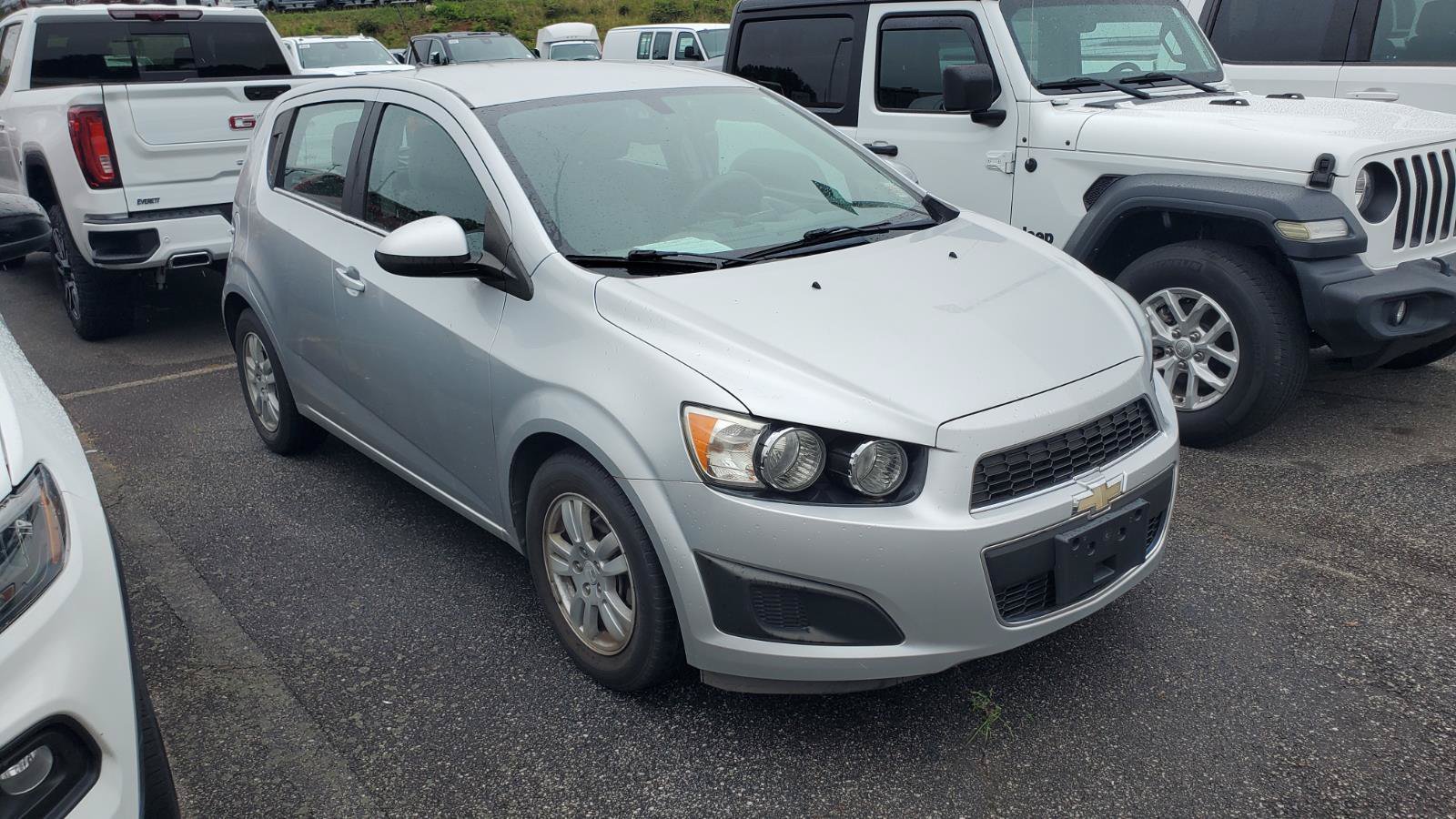 Used 2014 Chevrolet Sonic LT FWD image 2