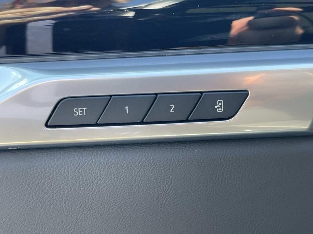 Certified 2025 Cadillac Escalade Sport AWD/4WD image 29