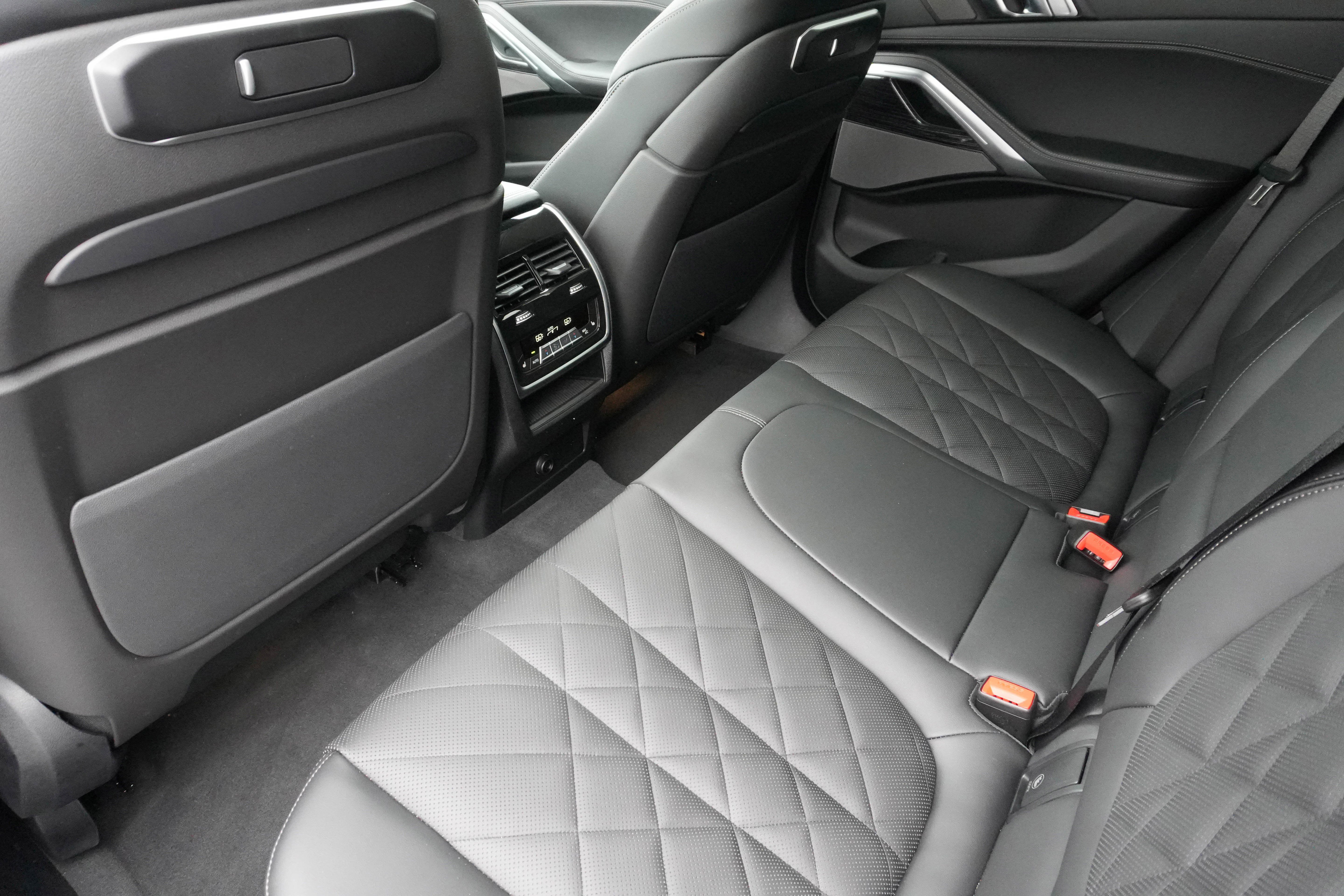 Certified 2026 BMW X6 M60i AWD/4WD image 37