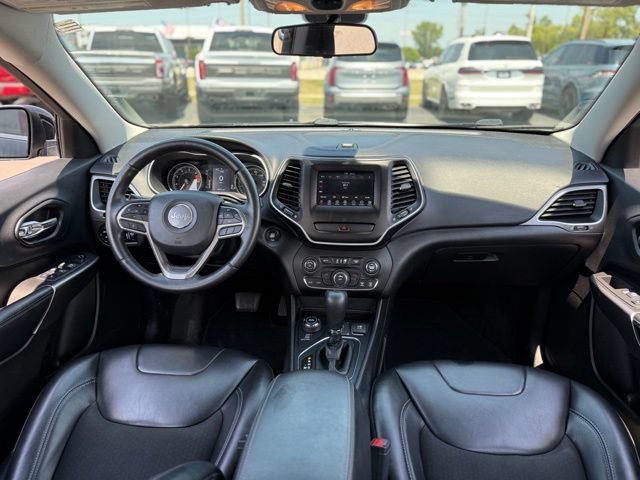 Used 2019 Jeep Cherokee Latitude Plus AWD/4WD image 2