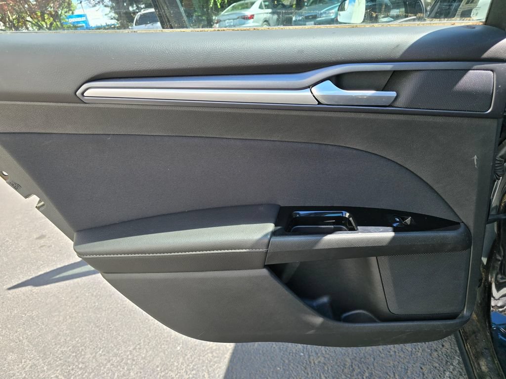 Used 2015 Ford Fusion SE FWD image 9