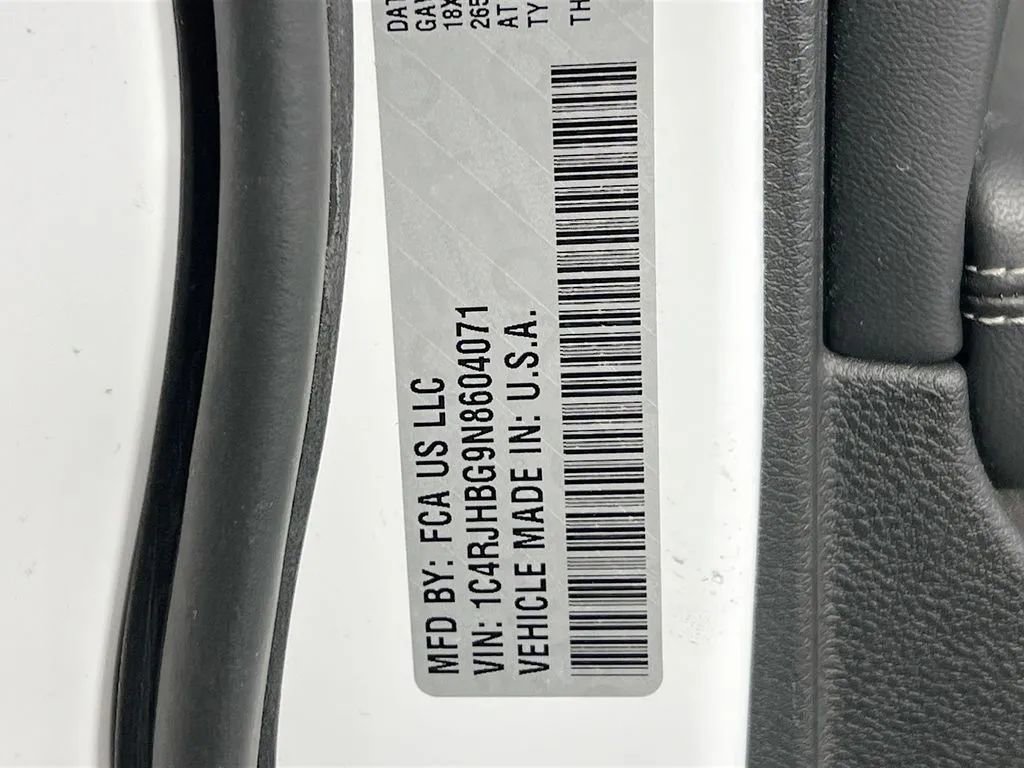 Used 2022 Jeep Grand Cherokee Limited w/ Luxury Tech Group II AWD/4WD image 32