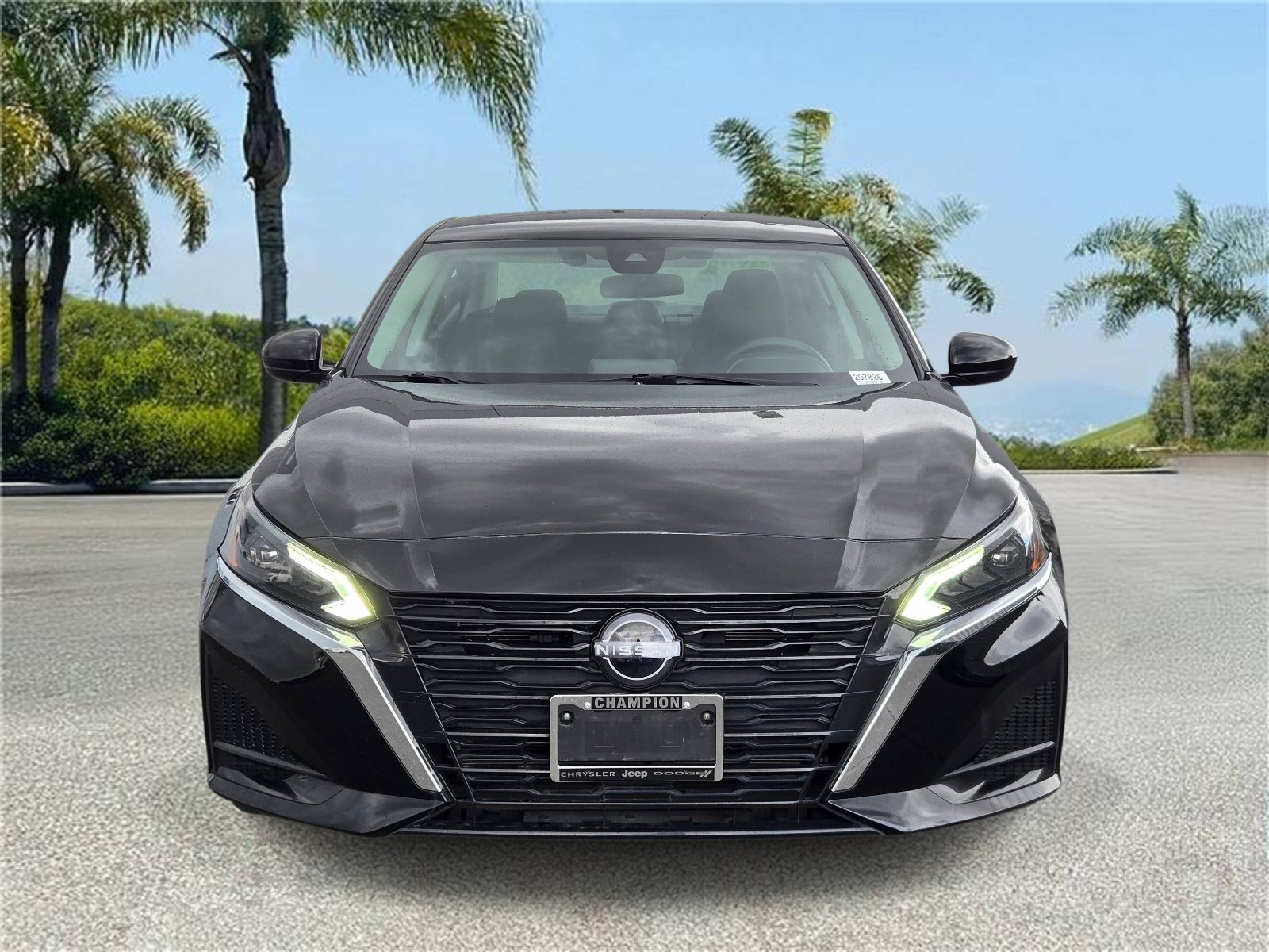 Used 2023 Nissan Altima 2.5 SV FWD image 3