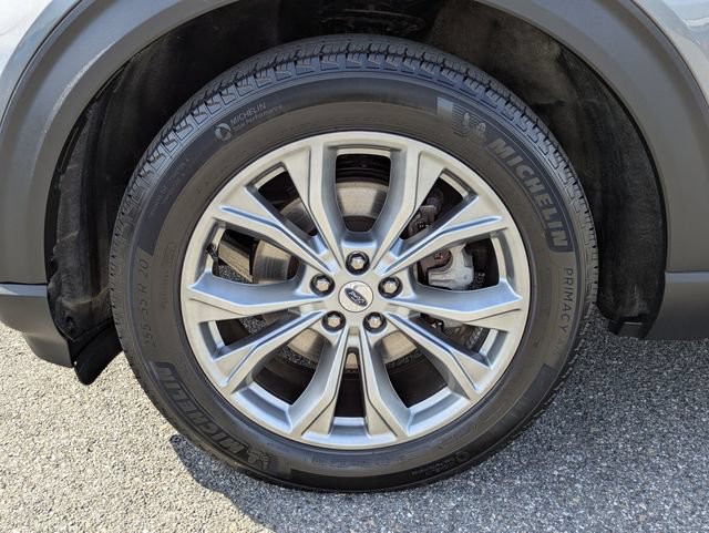 Used 2023 Ford Explorer XLT w/ Equipment Group 202A AWD/4WD image 11