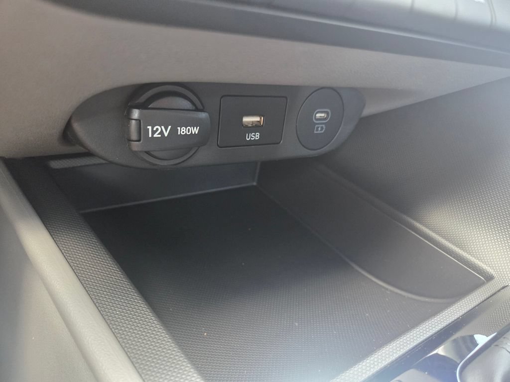 Used 2026 Hyundai Elantra SE FWD image 16
