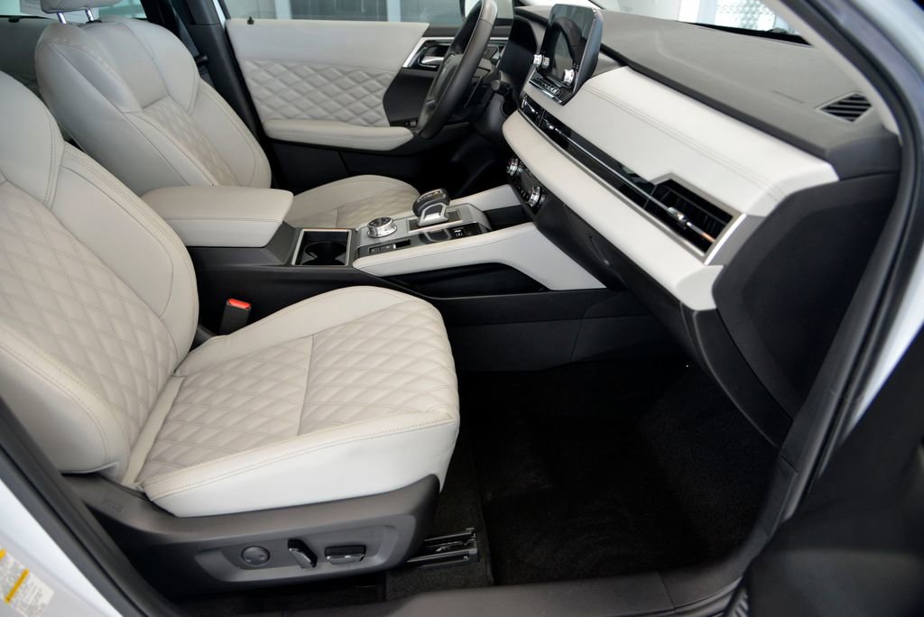 Used 2023 Mitsubishi Outlander SEL AWD/4WD image 29