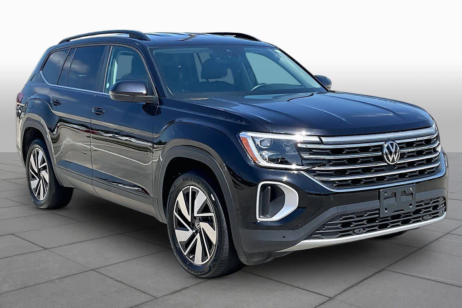 Used 2025 Volkswagen Atlas SE AWD/4WD image 3