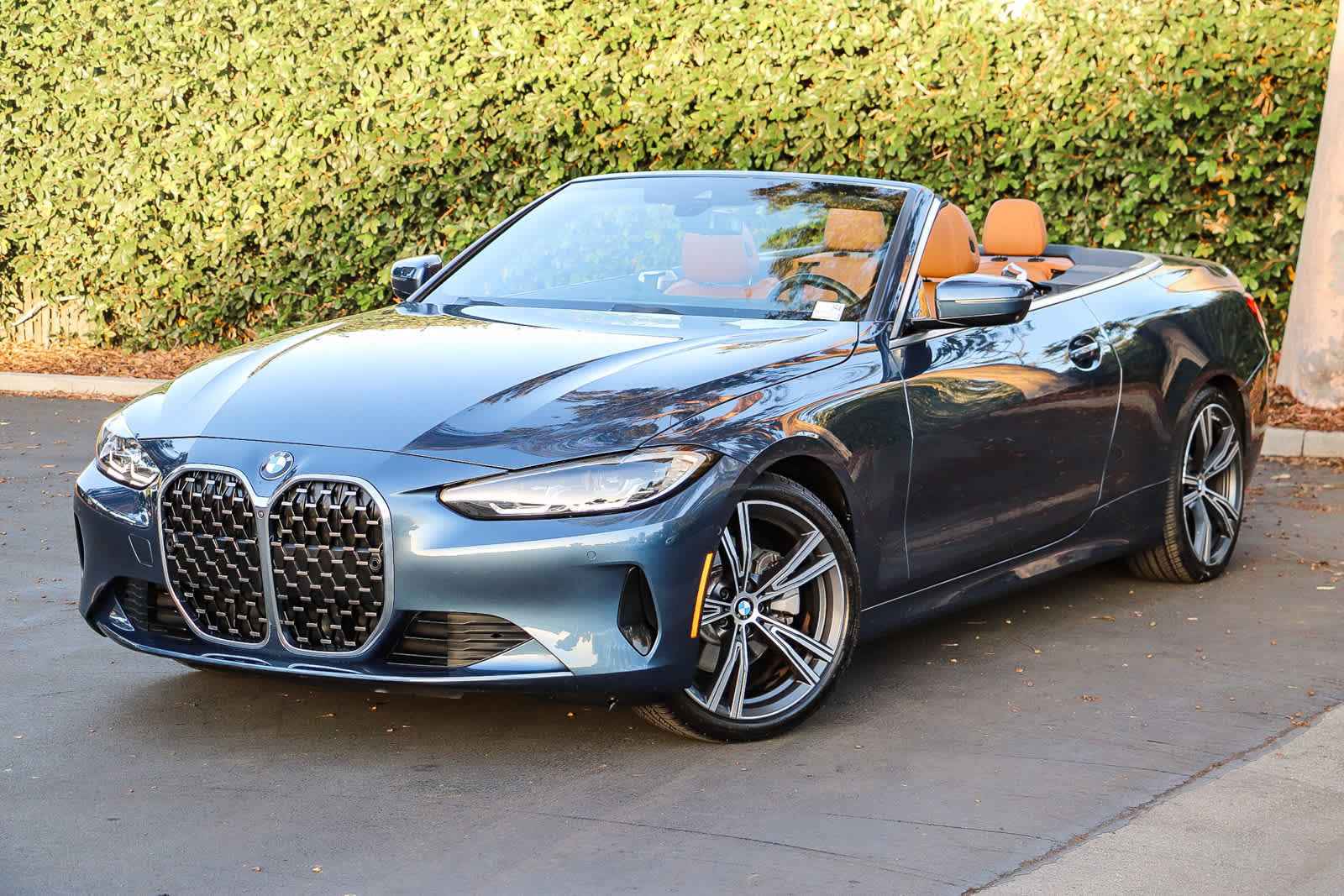 Used 2024 BMW 430i Convertible w/ Premium Package RWD image 1