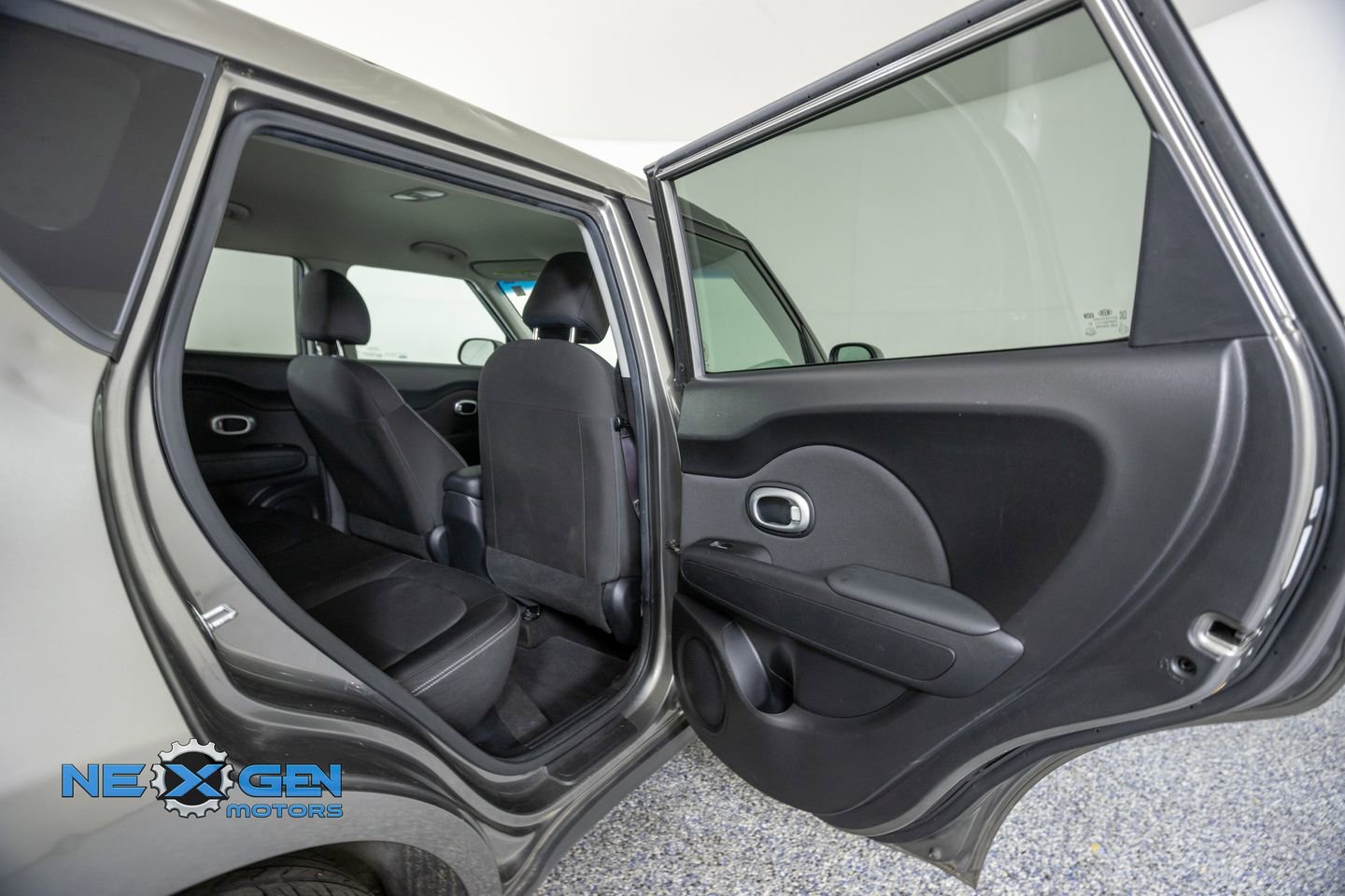 Used 2018 Kia Soul FWD image 33
