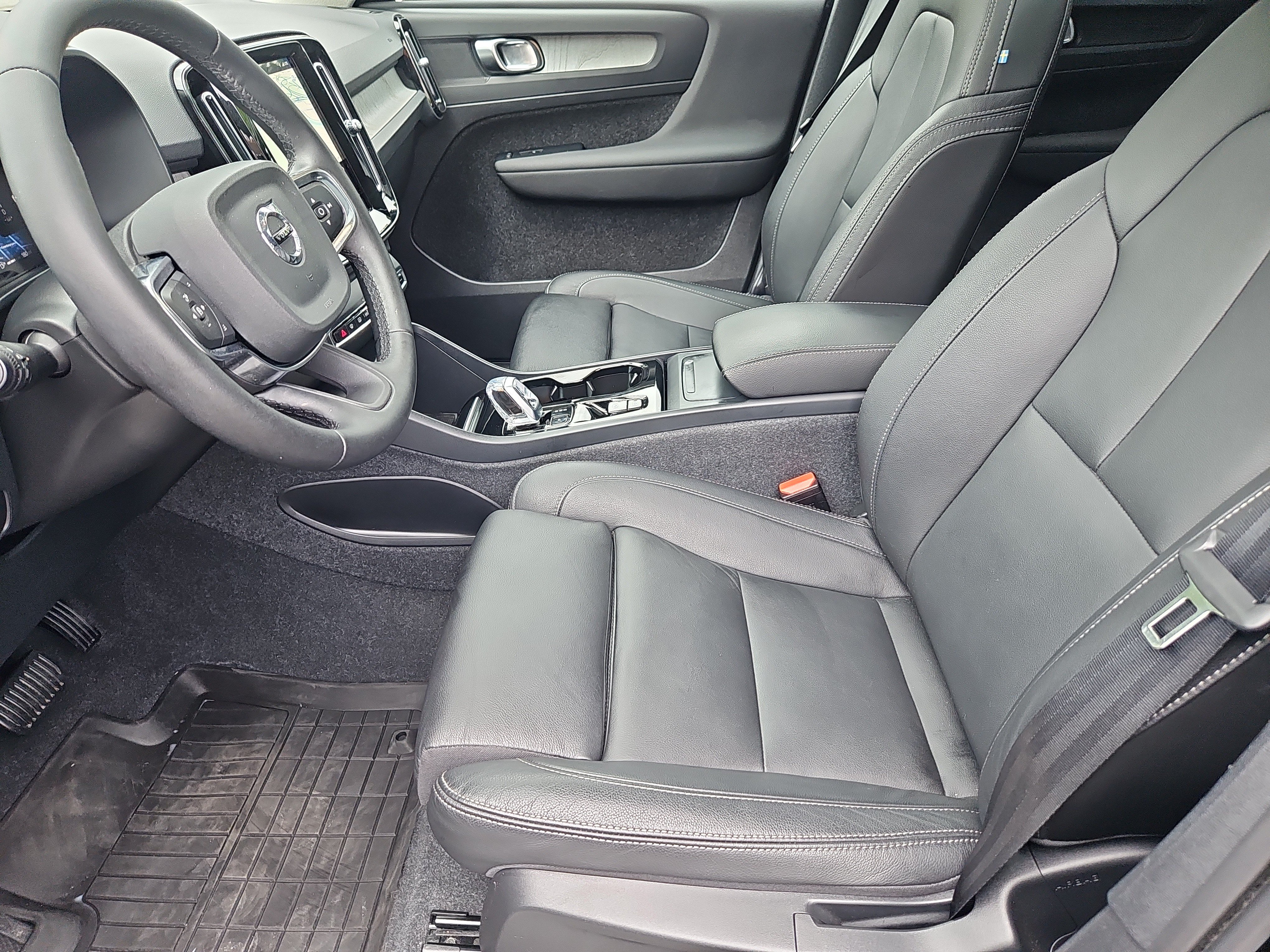 Used 2024 Volvo XC40 B5 Plus w/ Protection Package Premier AWD/4WD image 29