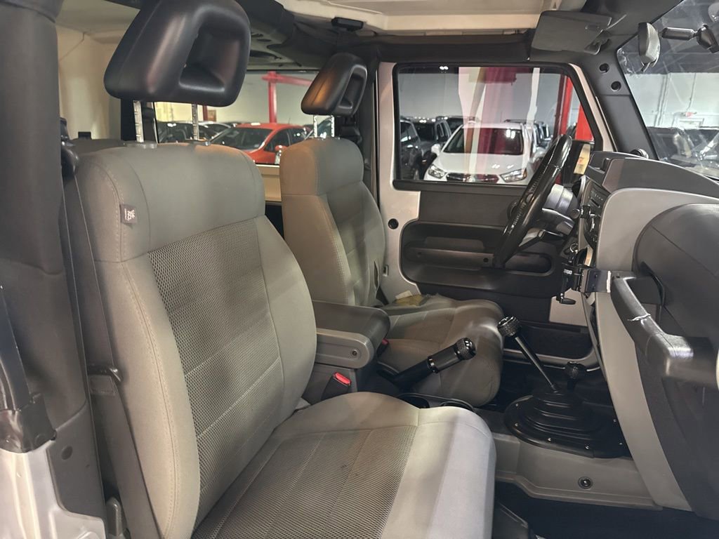 Used 2008 Jeep Wrangler Sahara w/ Dual Top Group AWD/4WD image 27