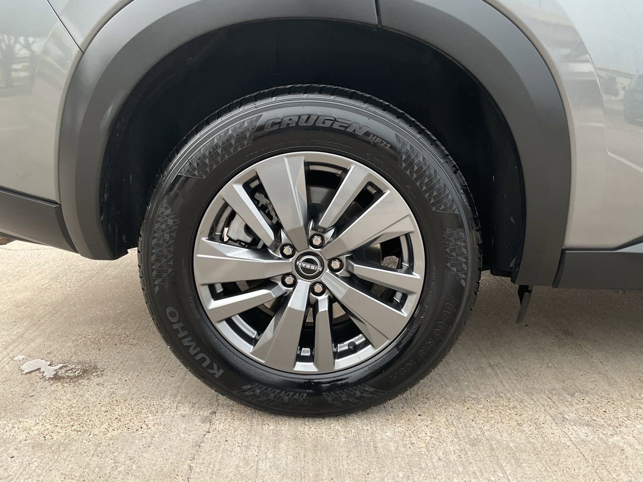 Used 2025 Nissan Pathfinder SV FWD image 8