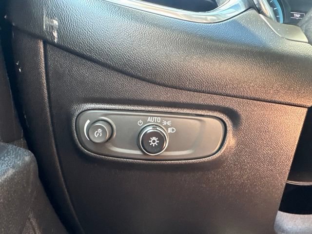 Used 2018 Chevrolet Equinox LS FWD image 23