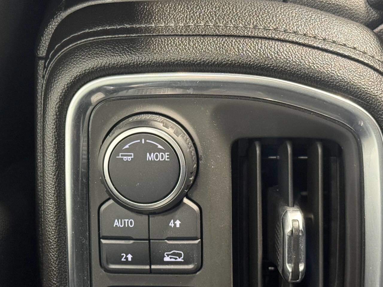 Used 2021 Chevrolet Silverado 1500 LT image 31