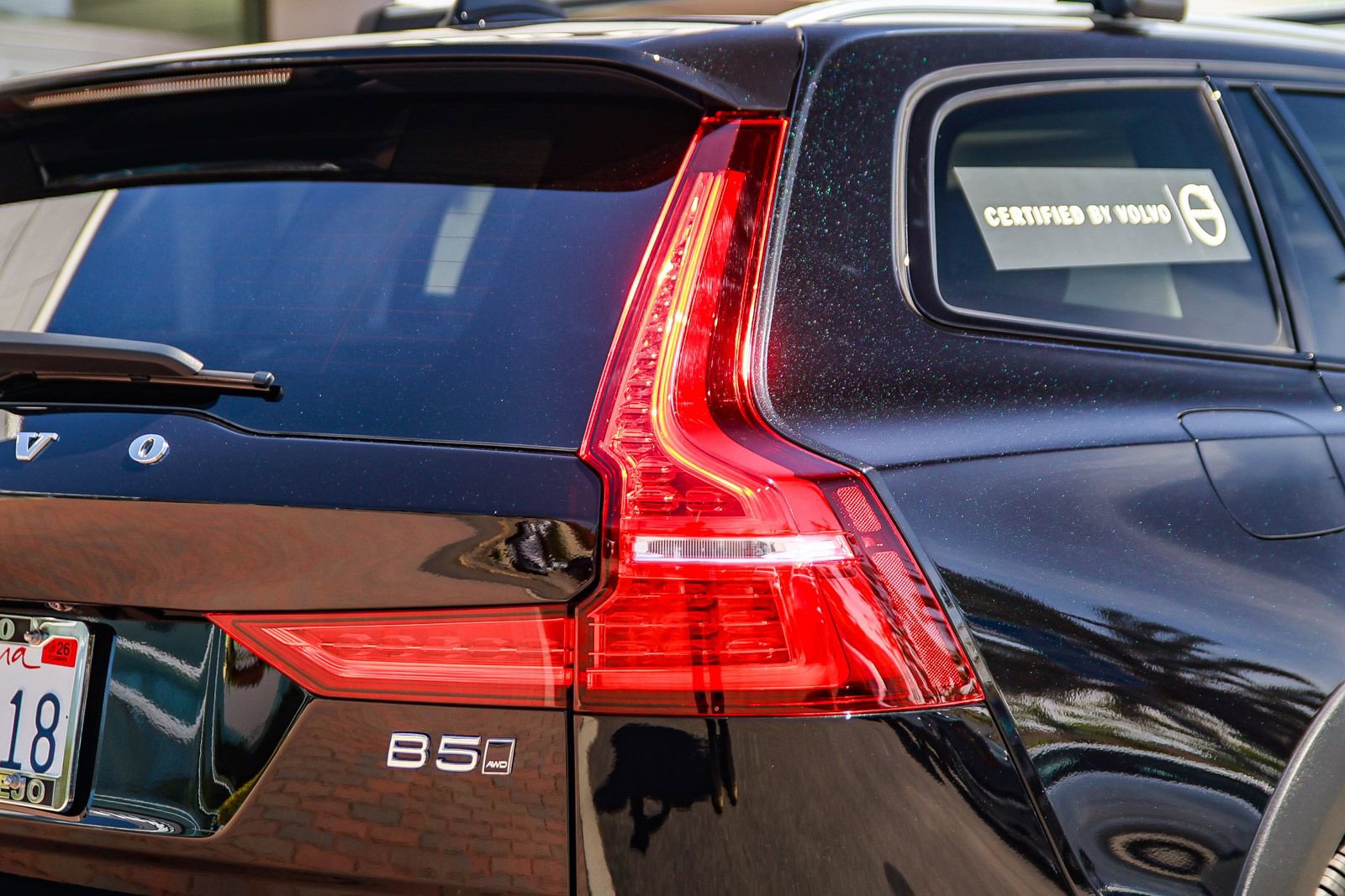 Used 2025 Volvo V60 B5 Cross Country Ultra w/ Protection Package Premier AWD/4WD image 9