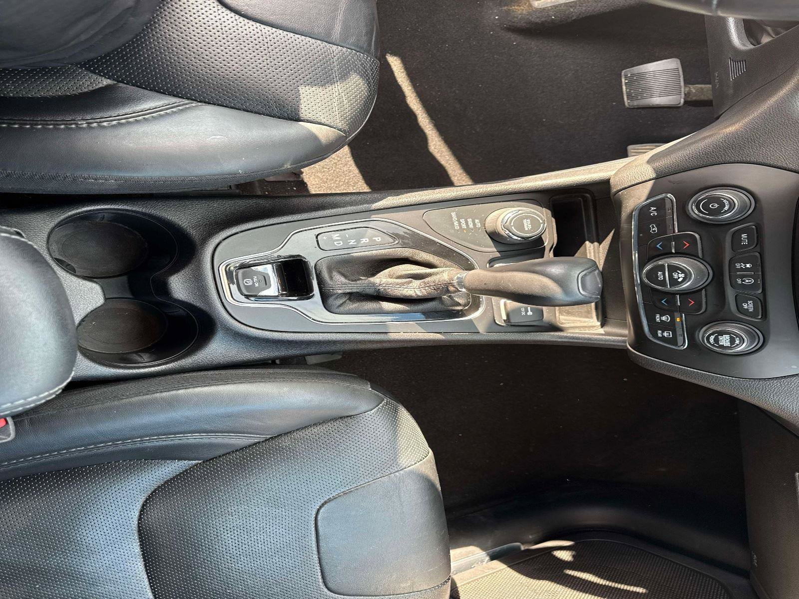 Used 2019 Jeep Cherokee Limited image 24