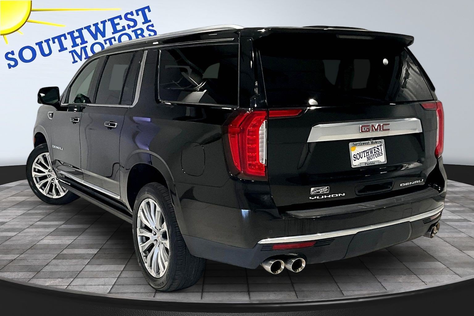 Used 2023 GMC Yukon XL Denali RWD image 5