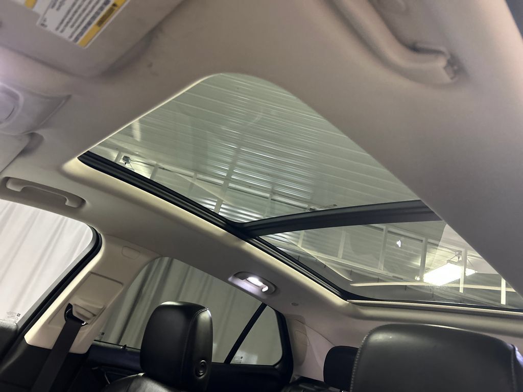 Used 2021 Buick Envision Essence AWD/4WD image 23