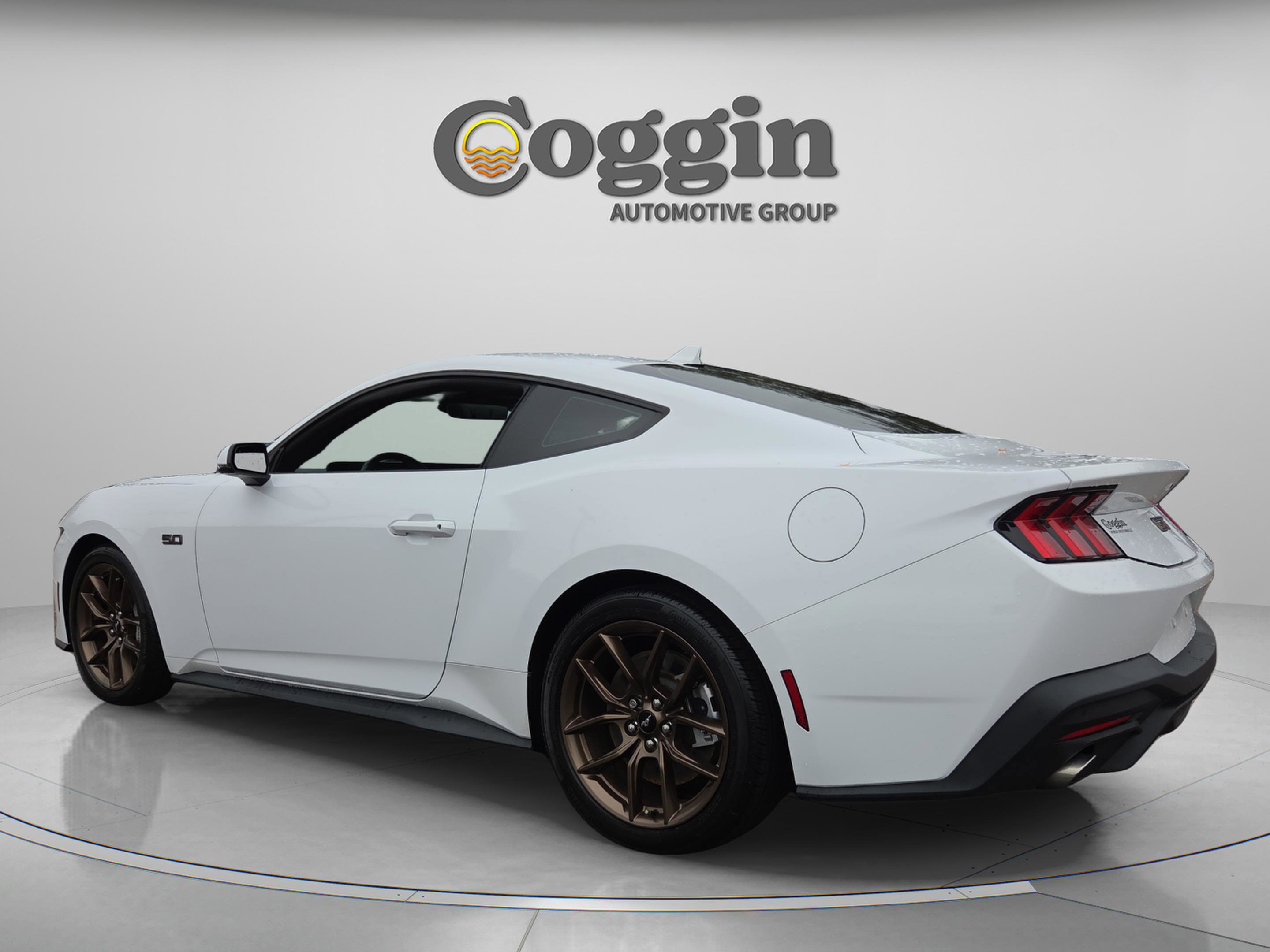 Used 2024 Ford Mustang GT Premium image 3