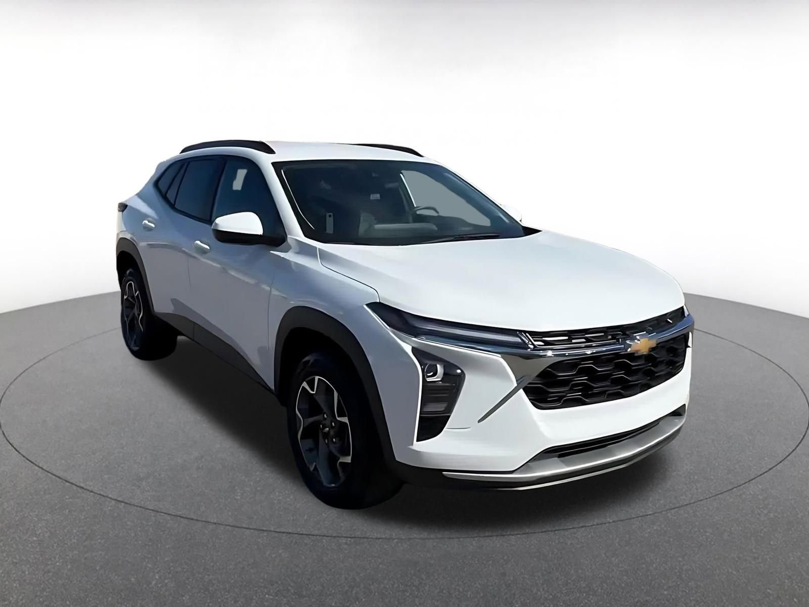 Used 2025 Chevrolet Trax LT image 3