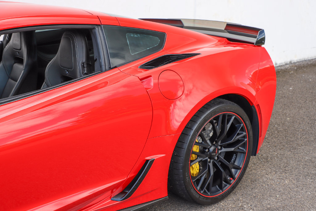 Used 2017 Chevrolet Corvette Z06 w/ Z07 Performance Package RWD image 32