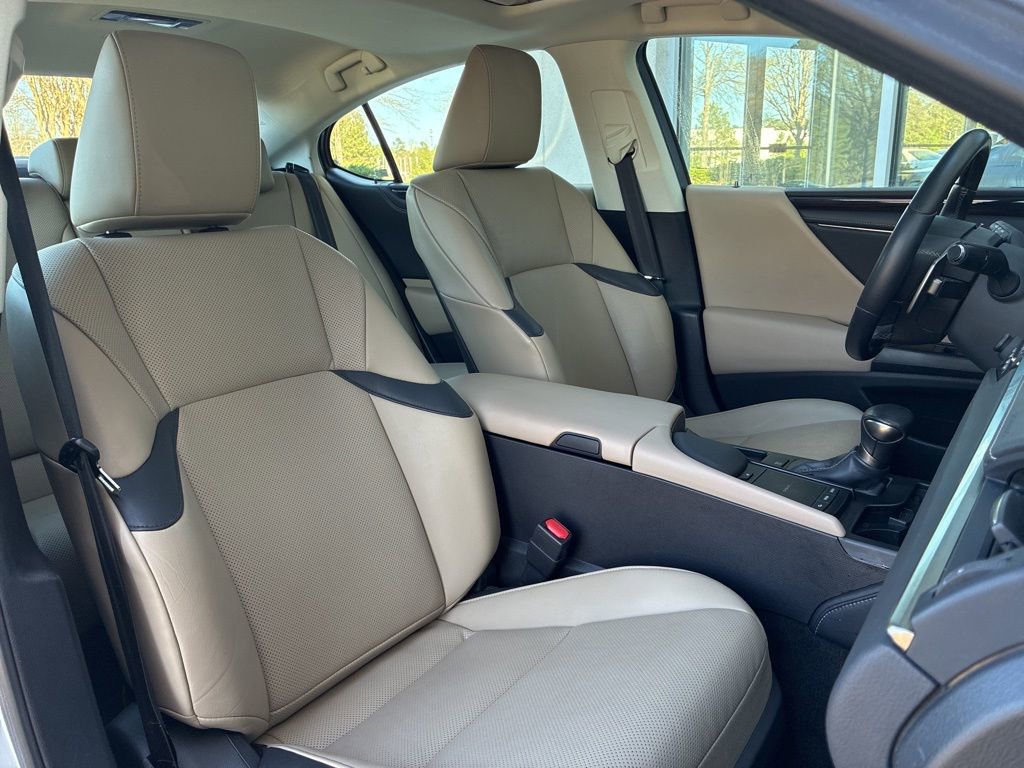 Used 2019 Lexus ES 350 w/ Premium Package image 17