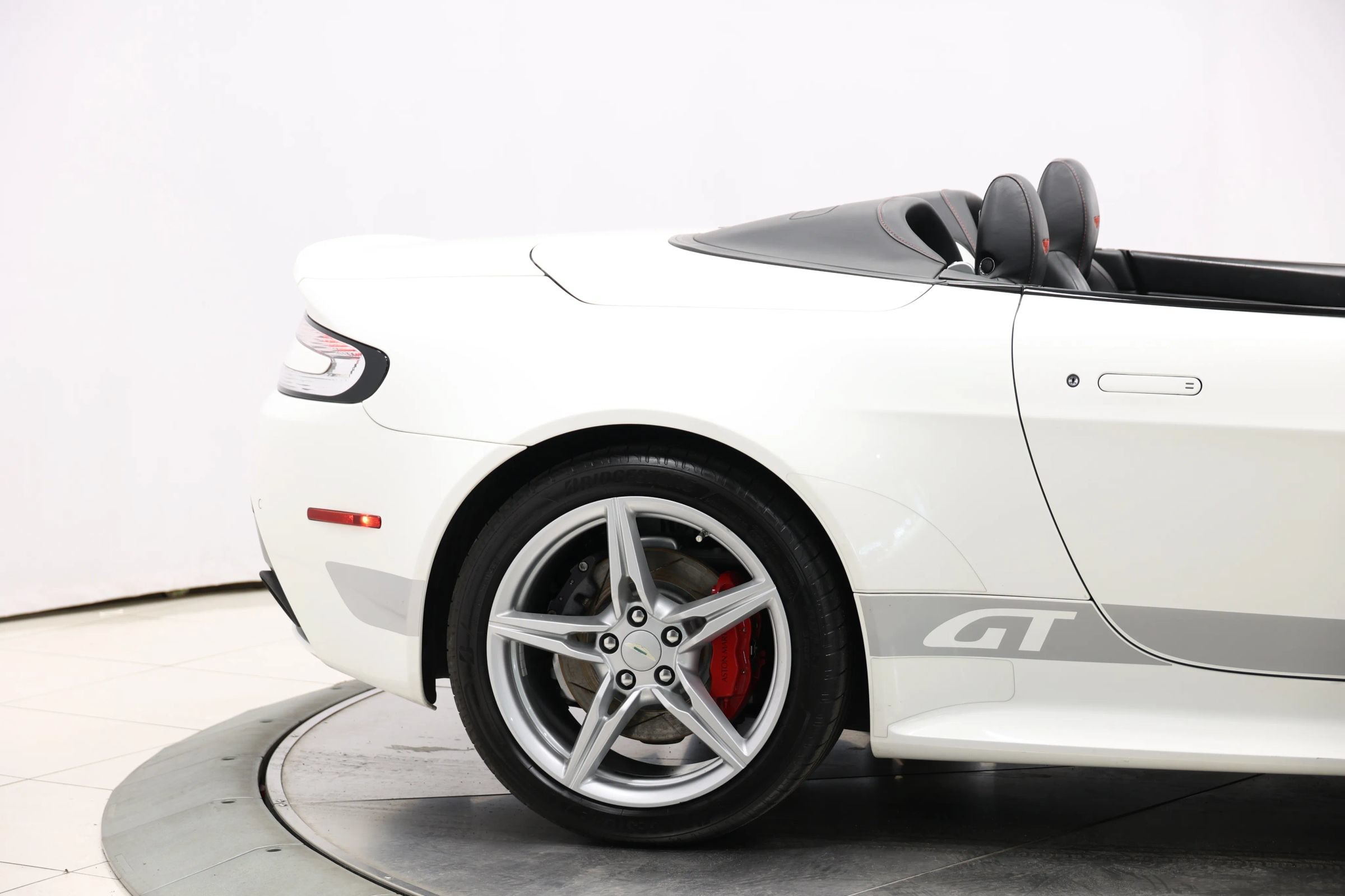 Used 2016 Aston Martin V8 Vantage GT RWD image 52