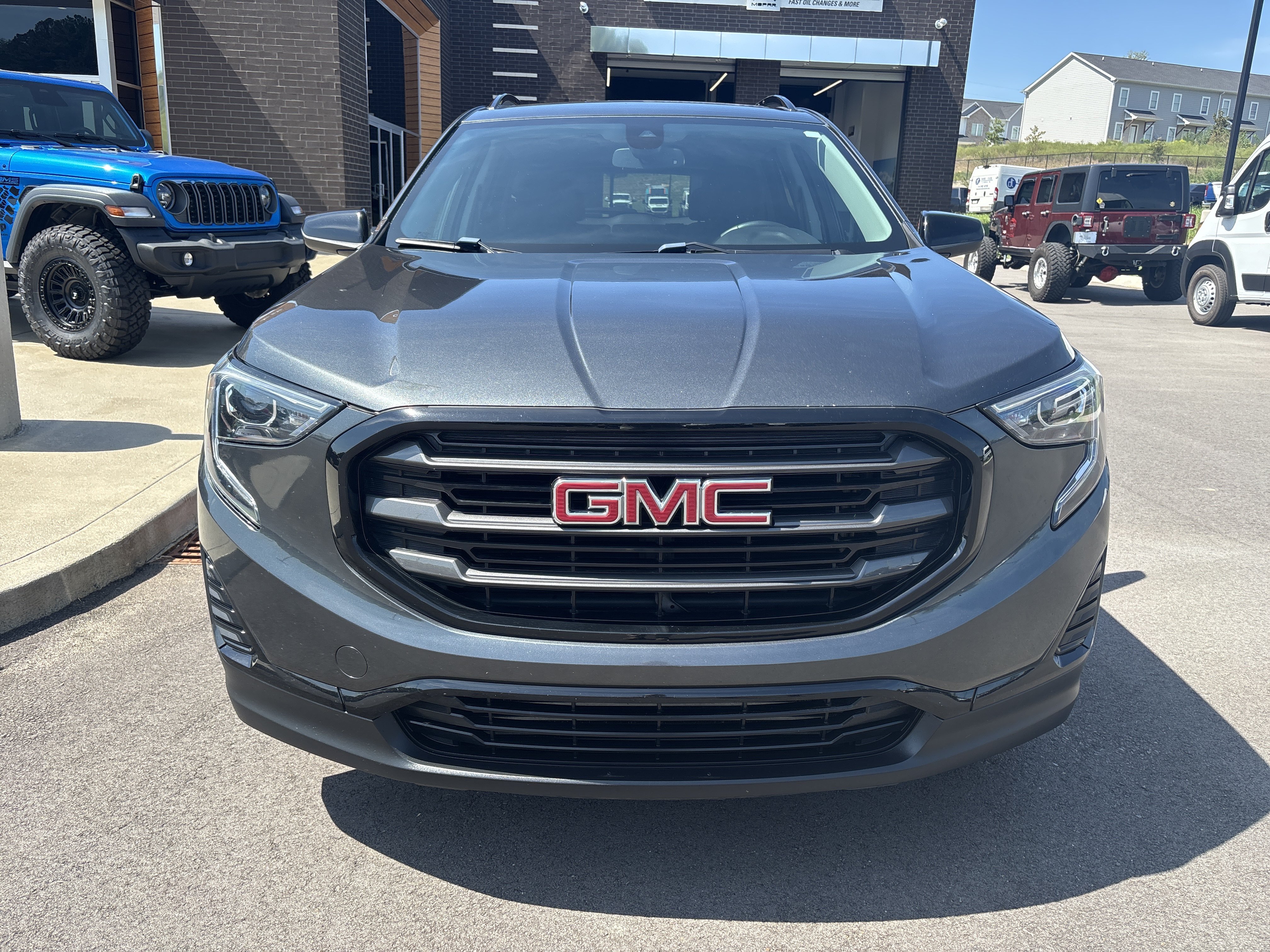 Used 2020 GMC Terrain SLE w/ Driver Convenience Package FWD image 8