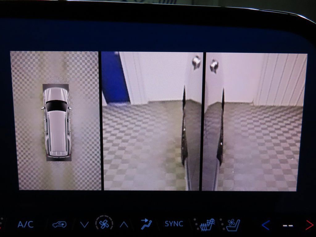 Used 2025 Chevrolet Suburban Premier AWD/4WD image 18