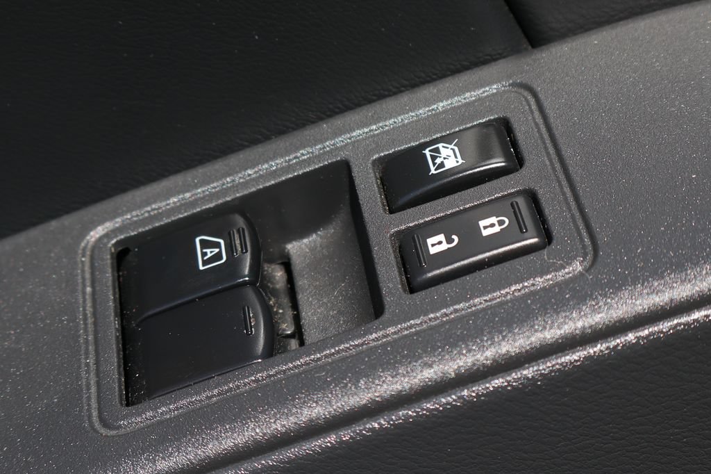 Used 2025 Nissan Frontier S RWD image 18