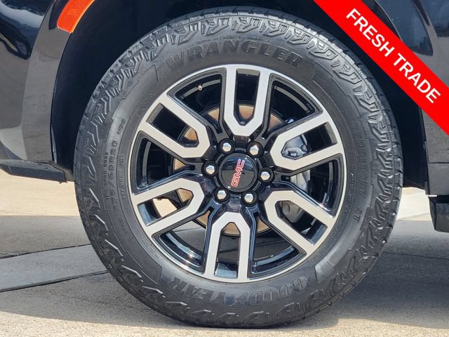 Used 2024 GMC Yukon AT4 w/ Technology Package AWD/4WD image 10