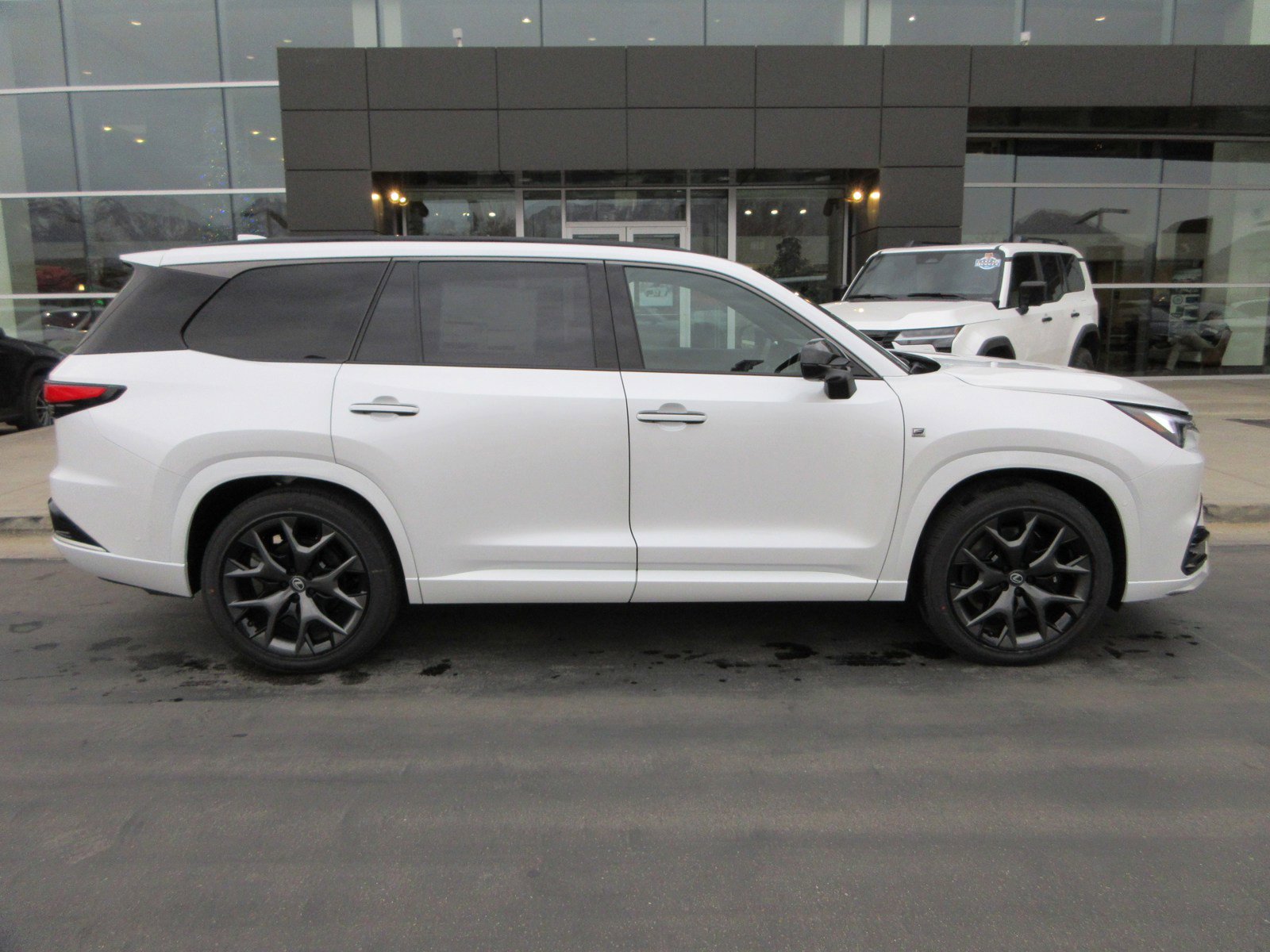 New 2026 Lexus TX 500h AWD image 12