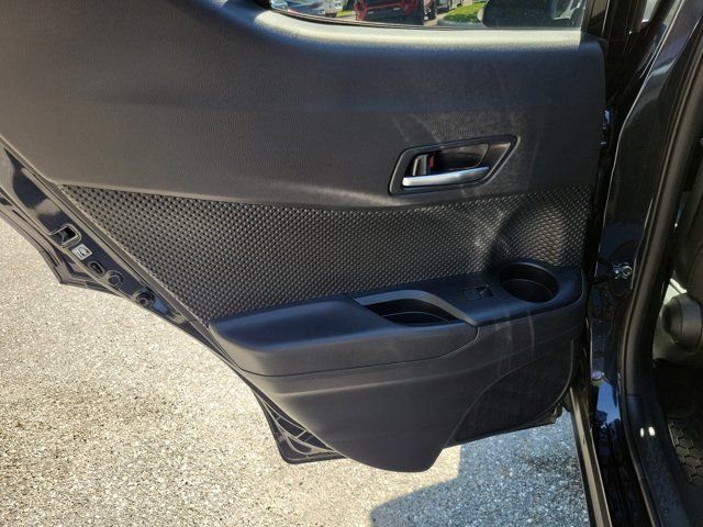 Used 2022 Toyota C-HR XLE FWD image 9