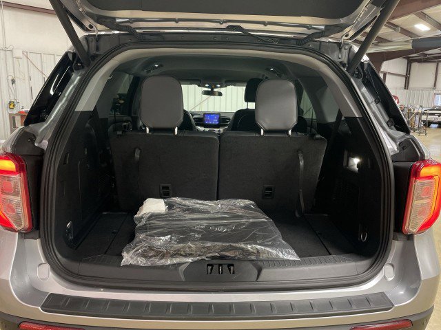 Used 2023 Ford Explorer XLT w/ Equipment Group 202A RWD image 25