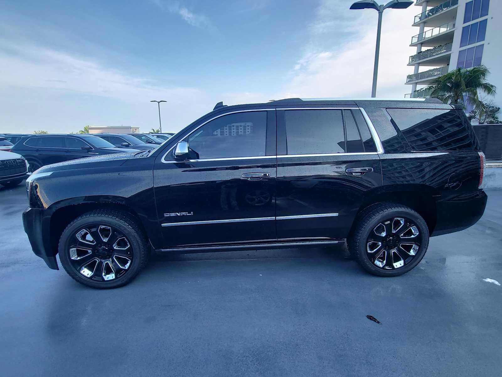 Used 2020 GMC Yukon Denali w/ Denali Ultimate Package RWD image 2