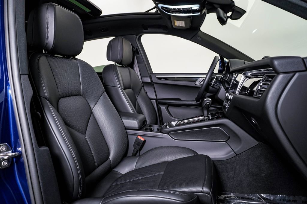 Certified 2025 Porsche Macan image 15
