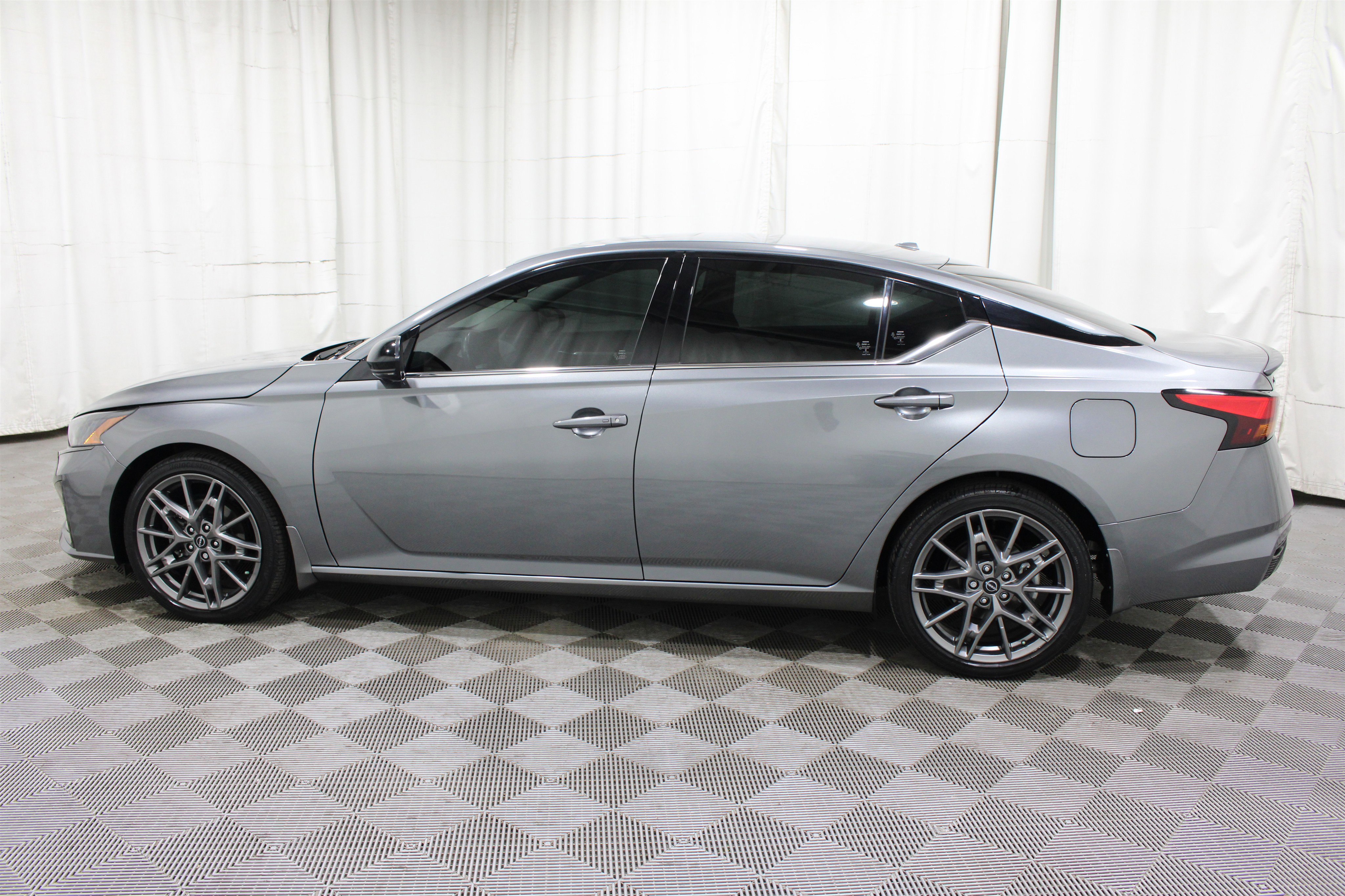 Used 2023 Nissan Altima 2.0 SR image 30