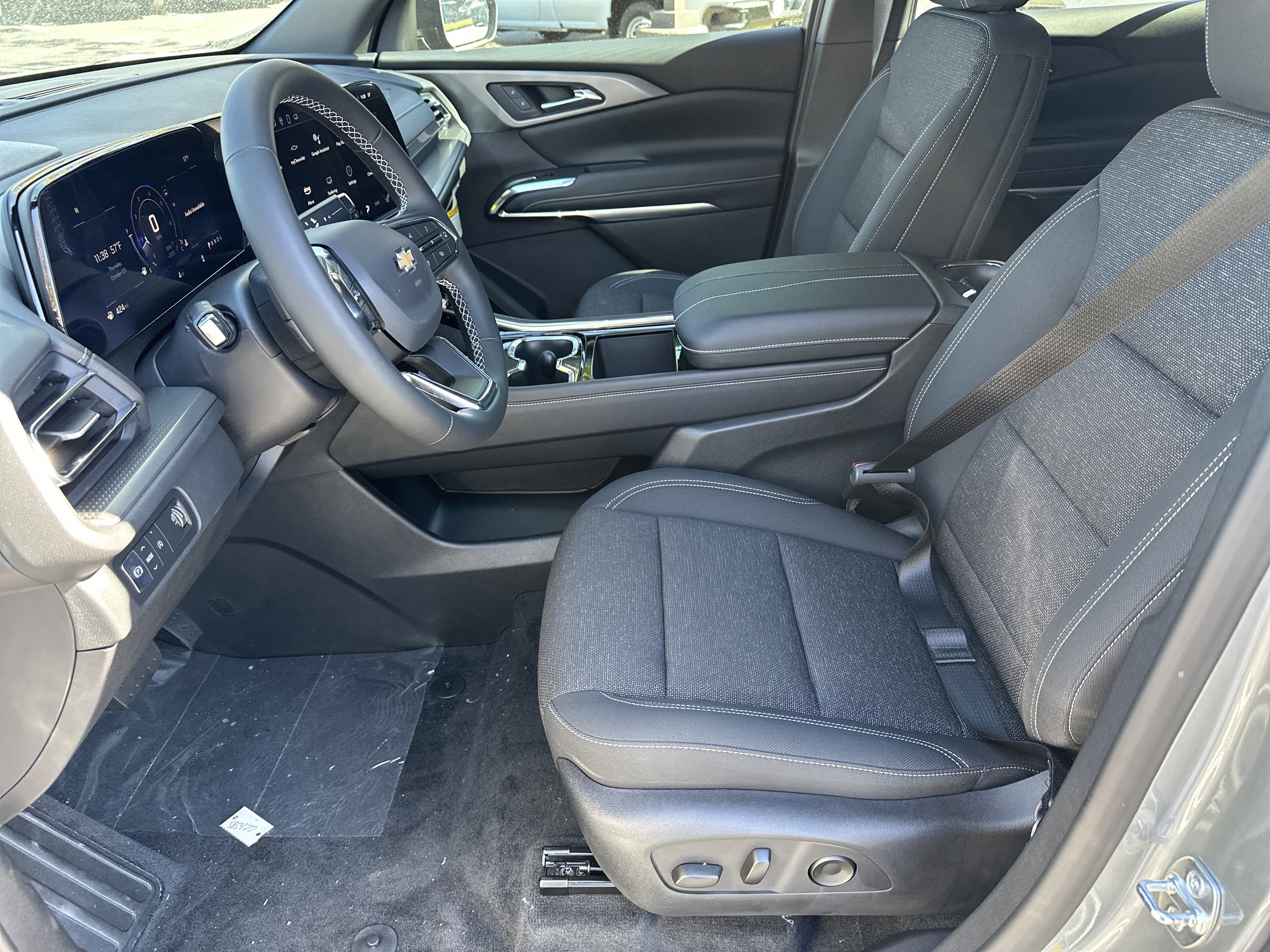 New 2025 Chevrolet Traverse LT w/ Driver Confidence Package image 9