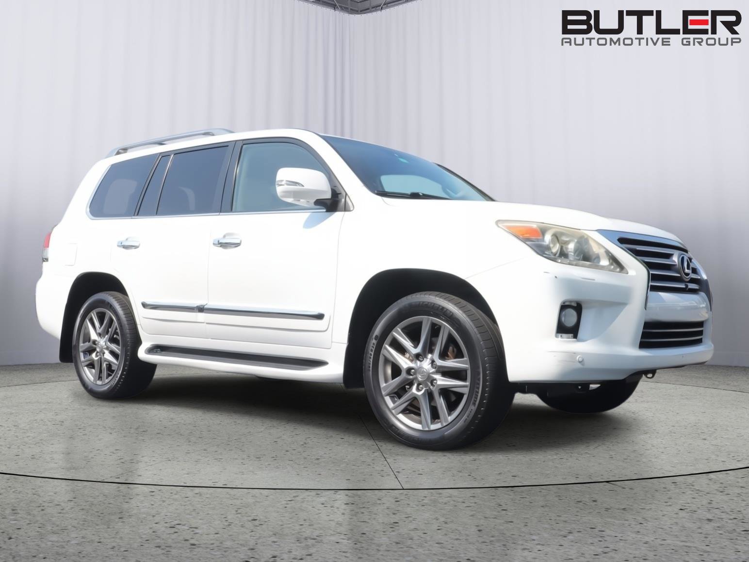 Used 2013 Lexus LX 570 4WD w/ Luxury Pkg image 3