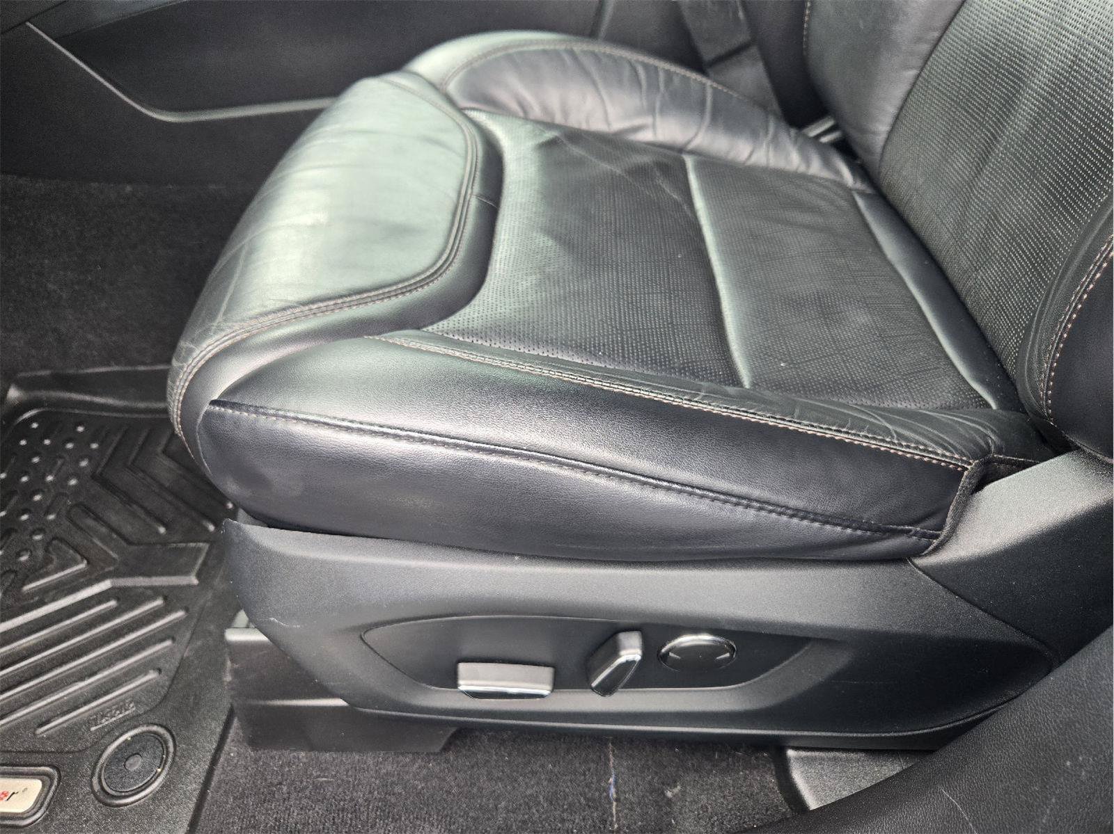 Used 2020 Ford Explorer Platinum AWD/4WD image 22