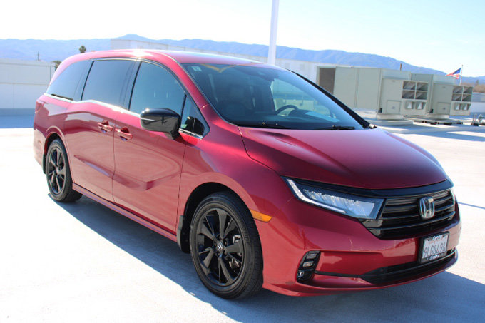 Used 2024 Honda Odyssey Sport image 2